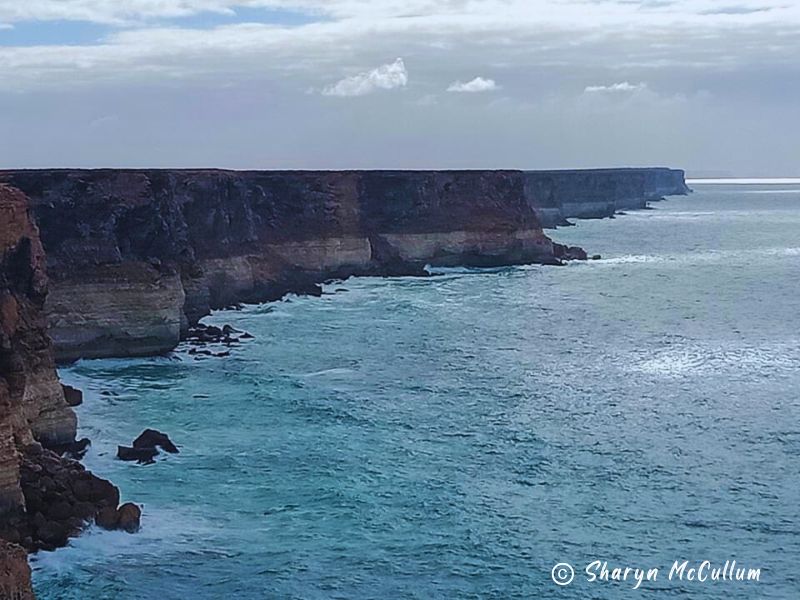 Bunda Cliffs, sheer cliffs at Great Australian Bight overlooking Great Southern Ocean.